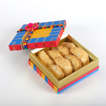 Load image into Gallery viewer, Skinny Baked Gujiya Holi Box
